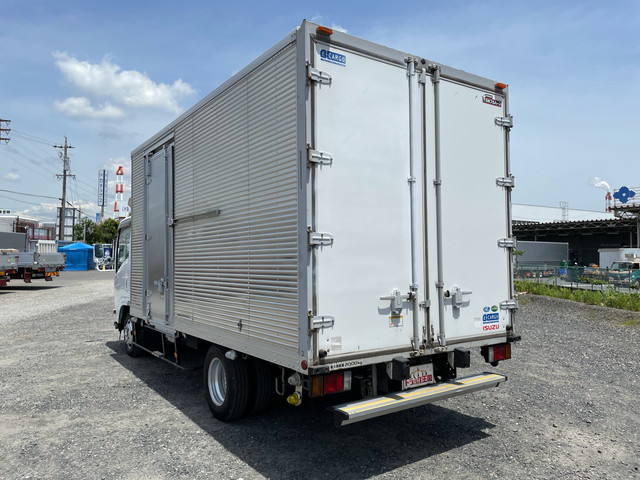 いすゞエルフアルミバン小型（2t・3t）[写真04]