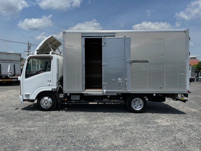 いすゞエルフアルミバン小型（2t・3t）[写真06]