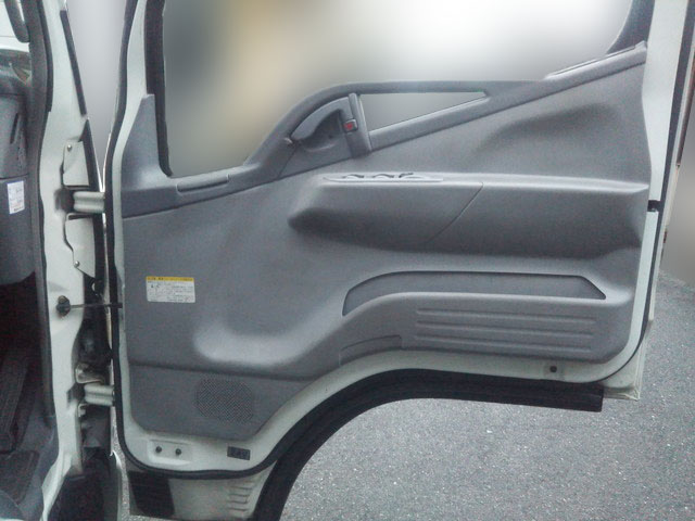 三菱ふそうキャンター平ボディ小型（2t・3t）[写真16]