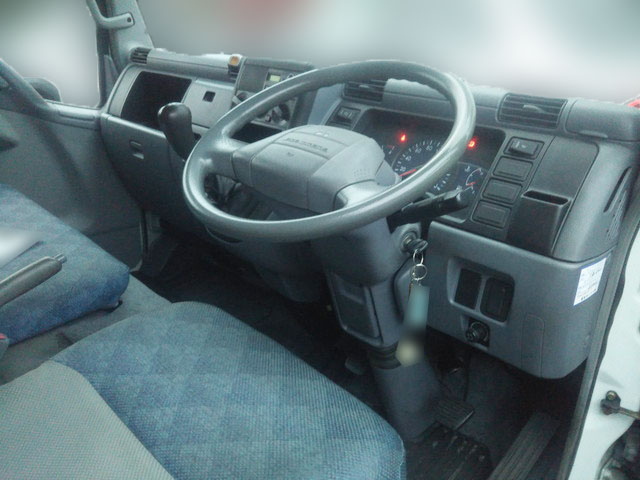 三菱ふそうキャンター平ボディ小型（2t・3t）[写真21]