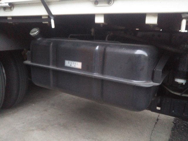 三菱ふそうキャンター平ボディ小型（2t・3t）[写真06]