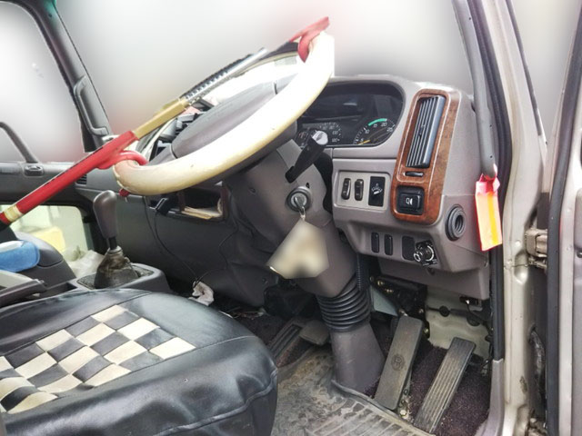 三菱ふそうファイタークレーン4段中型（4t）[写真28]