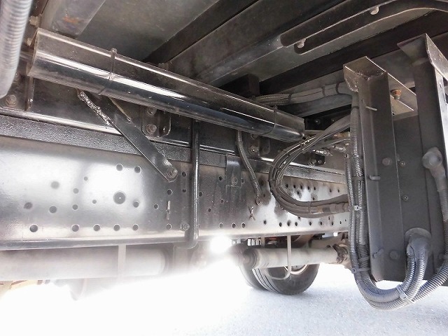 いすゞエルフパネルウイング小型（2t・3t）[写真08]