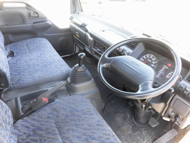 いすゞエルフパネルウイング小型（2t・3t）[写真09]