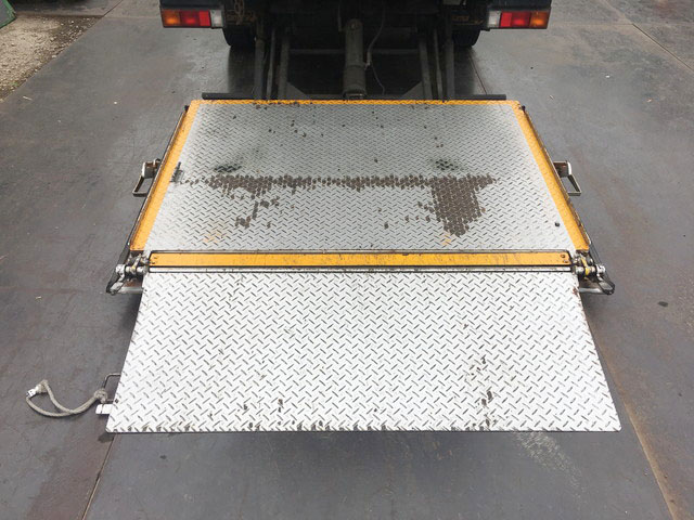 三菱ふそうキャンターアルミバン小型（2t・3t）[写真11]