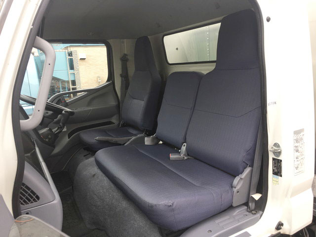 三菱ふそうキャンターアルミバン小型（2t・3t）[写真30]