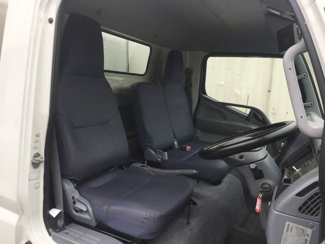 三菱ふそうキャンターアルミバン小型（2t・3t）[写真31]