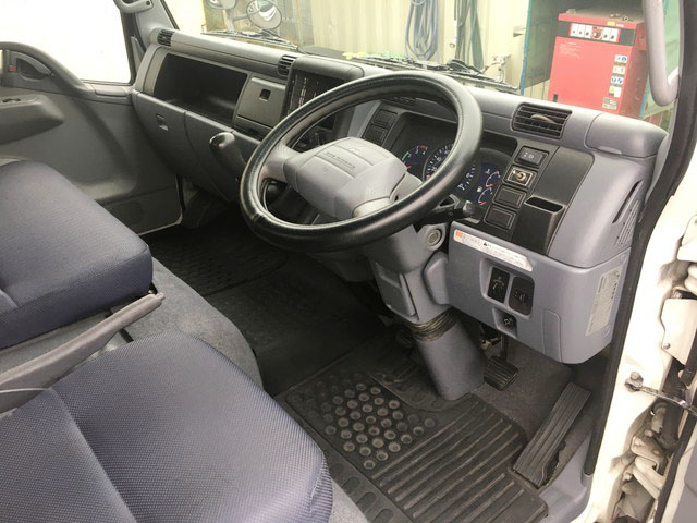 三菱ふそうキャンターアルミバン小型（2t・3t）[写真34]