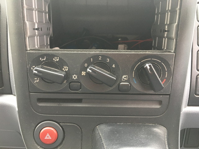 三菱ふそうキャンターアルミバン小型（2t・3t）[写真35]