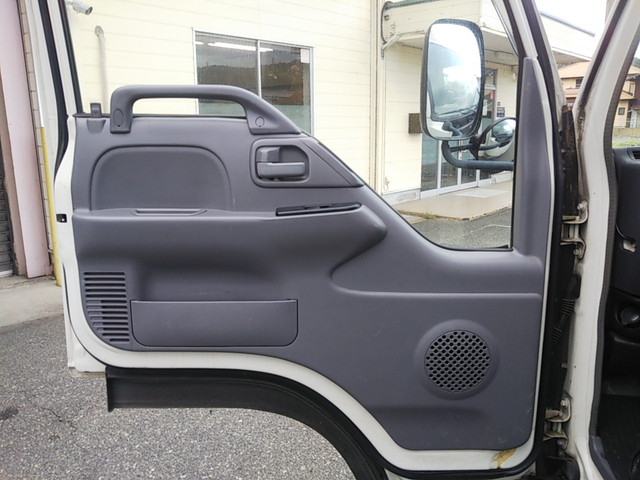 いすゞエルフ冷凍車（冷蔵車）小型（2t・3t）[写真24]