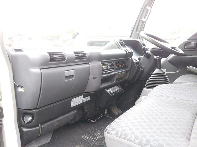 いすゞエルフ冷凍車（冷蔵車）小型（2t・3t）[写真29]