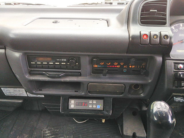 いすゞエルフ冷凍車（冷蔵車）小型（2t・3t）[写真35]