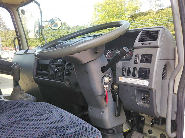 三菱ふそうファイターアルミウイング中型（4t）[写真30]