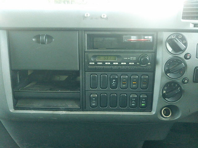 三菱ふそうファイターアルミウイング中型（4t）[写真35]