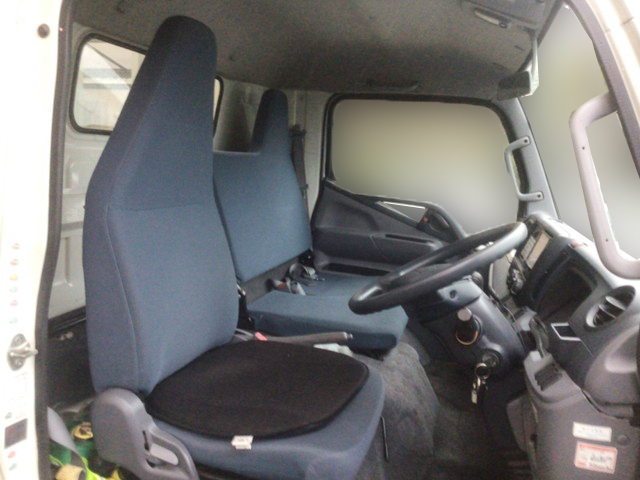 三菱ふそうキャンター平ボディ小型（2t・3t）[写真21]