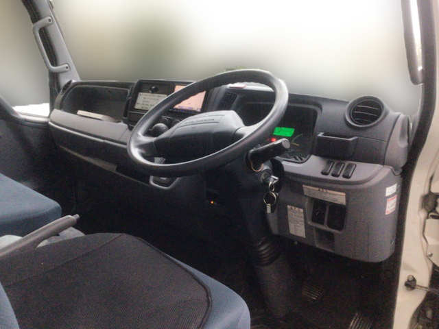 三菱ふそうキャンター平ボディ小型（2t・3t）[写真23]