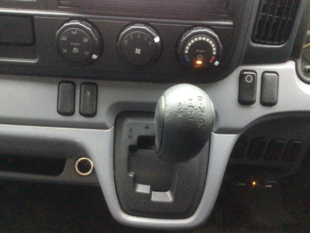 三菱ふそうキャンター平ボディ小型（2t・3t）[写真26]