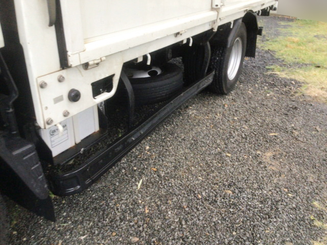 三菱ふそうキャンター平ボディ小型（2t・3t）[写真08]