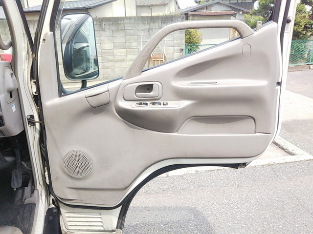 日野デュトロ冷凍車（冷蔵車）小型（2t・3t）[写真30]