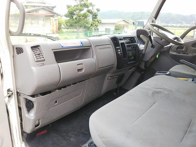 日野デュトロ冷凍車（冷蔵車）小型（2t・3t）[写真33]