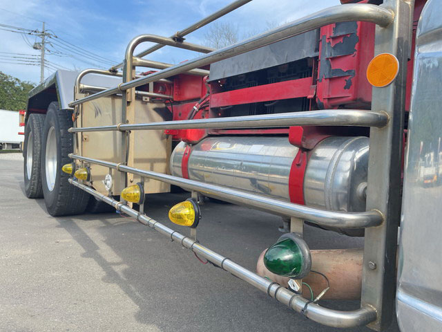 UDトラックスクオンアームロール大型（10t）[写真15]