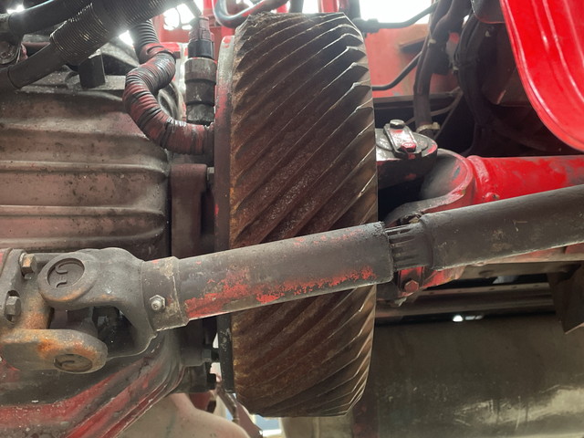 UDトラックスクオンアームロール大型（10t）[写真18]