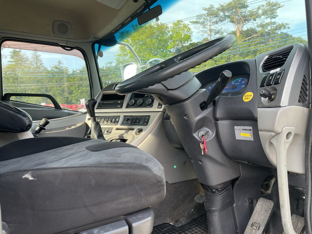 UDトラックスクオンアームロール大型（10t）[写真29]