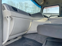 UDトラックスクオンアームロール大型（10t）[写真31]