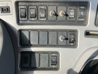 UDトラックスクオンアームロール大型（10t）[写真35]