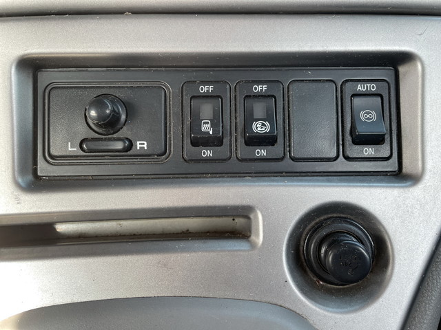 UDトラックスクオンアームロール大型（10t）[写真36]