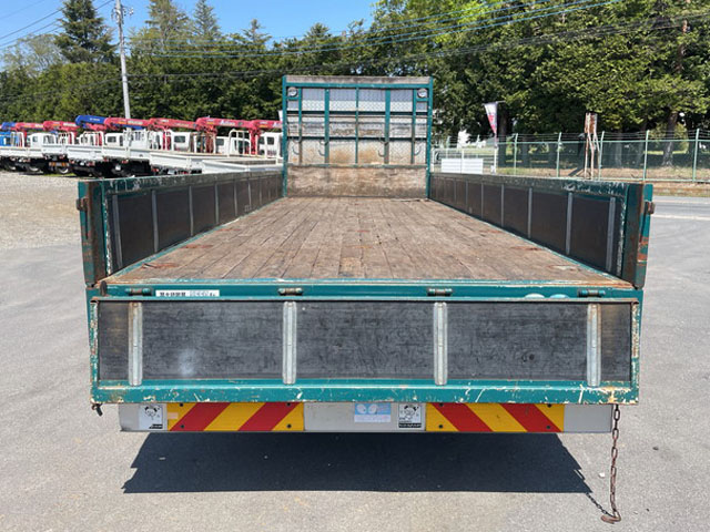 いすゞフォワード平ボディ中型（4t）[写真12]