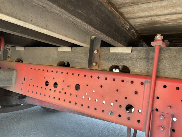 いすゞフォワード平ボディ中型（4t）[写真20]