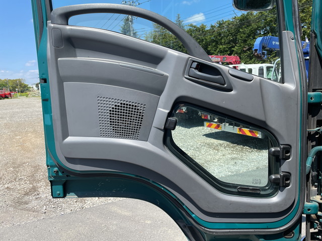 いすゞフォワード平ボディ中型（4t）[写真28]