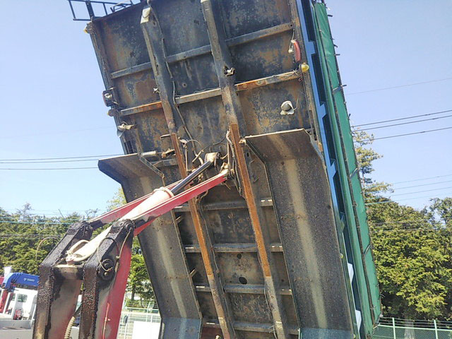 いすゞギガダンプ大型（10t）[写真16]