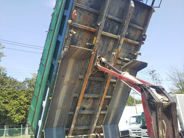 いすゞギガダンプ大型（10t）[写真17]