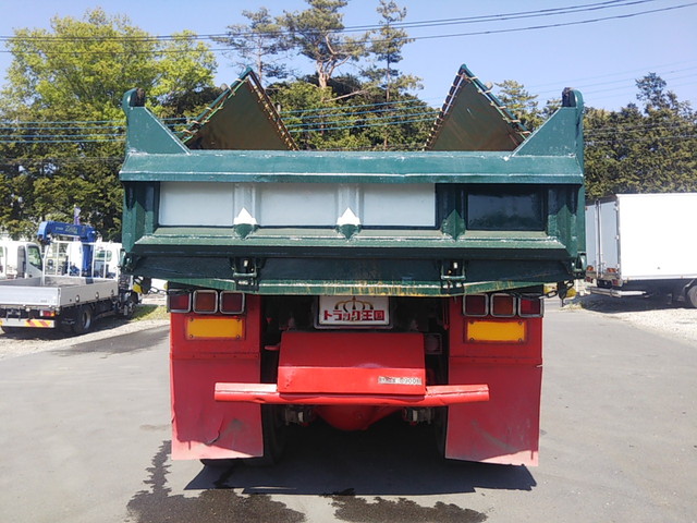 いすゞギガダンプ大型（10t）[写真10]