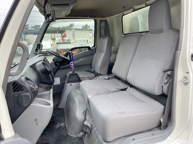 日野デュトロアルミバン小型（2t・3t）[写真32]