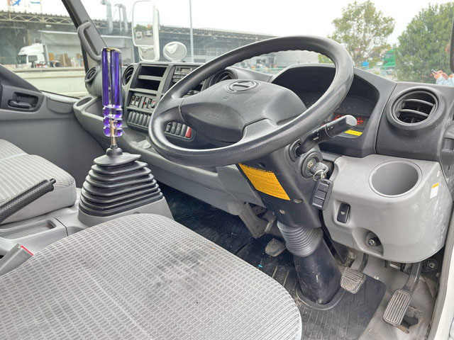 日野デュトロアルミバン小型（2t・3t）[写真34]