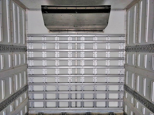 三菱ふそうスーパーグレート冷凍車（冷蔵車）大型（10t）[写真11]