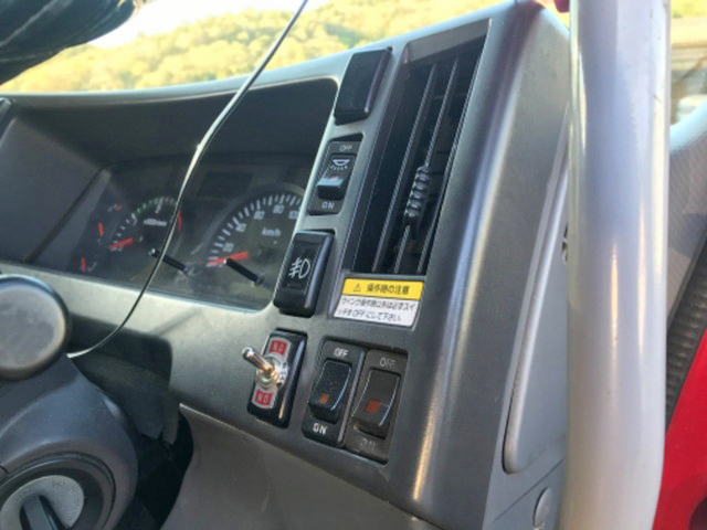 いすゞフォワードアルミウイング中型（4t）[写真15]