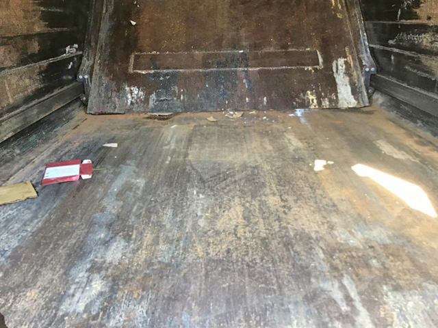 日野レンジャーパッカー車（塵芥車）中型（4t）[写真10]