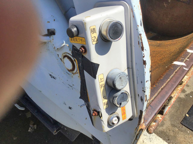 日野レンジャーパッカー車（塵芥車）中型（4t）[写真15]