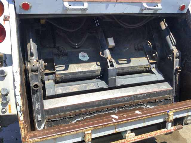 日野レンジャーパッカー車（塵芥車）中型（4t）[写真19]