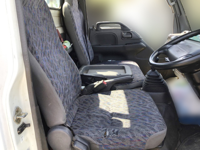 いすゞエルフアルミブロック小型（2t・3t）[写真16]