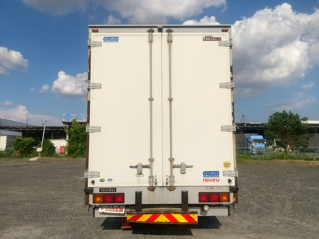 いすゞギガアルミウイング大型（10t）[写真10]