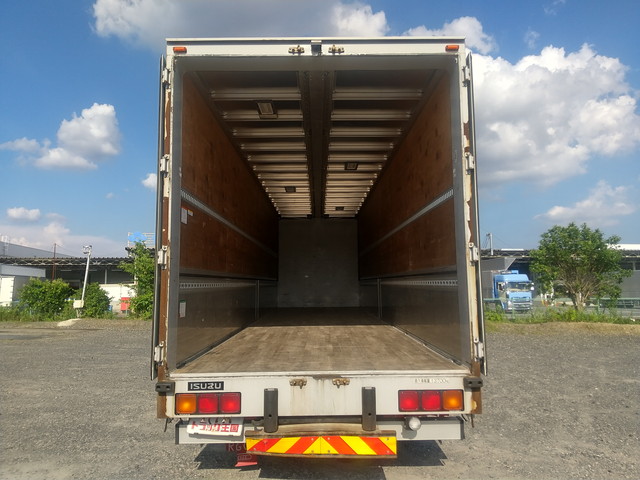 いすゞギガアルミウイング大型（10t）[写真11]