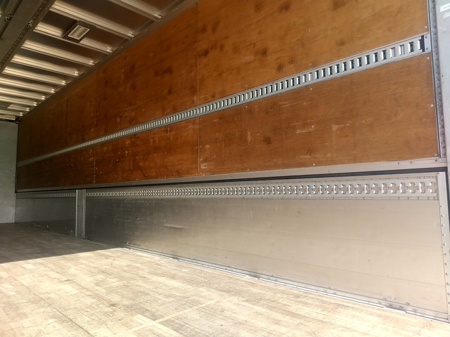 いすゞギガアルミウイング大型（10t）[写真13]