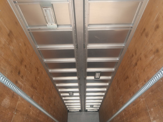 いすゞギガアルミウイング大型（10t）[写真14]