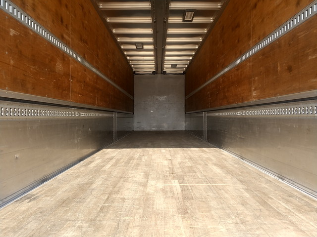 いすゞギガアルミウイング大型（10t）[写真15]