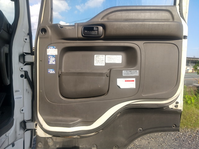 いすゞギガアルミウイング大型（10t）[写真28]